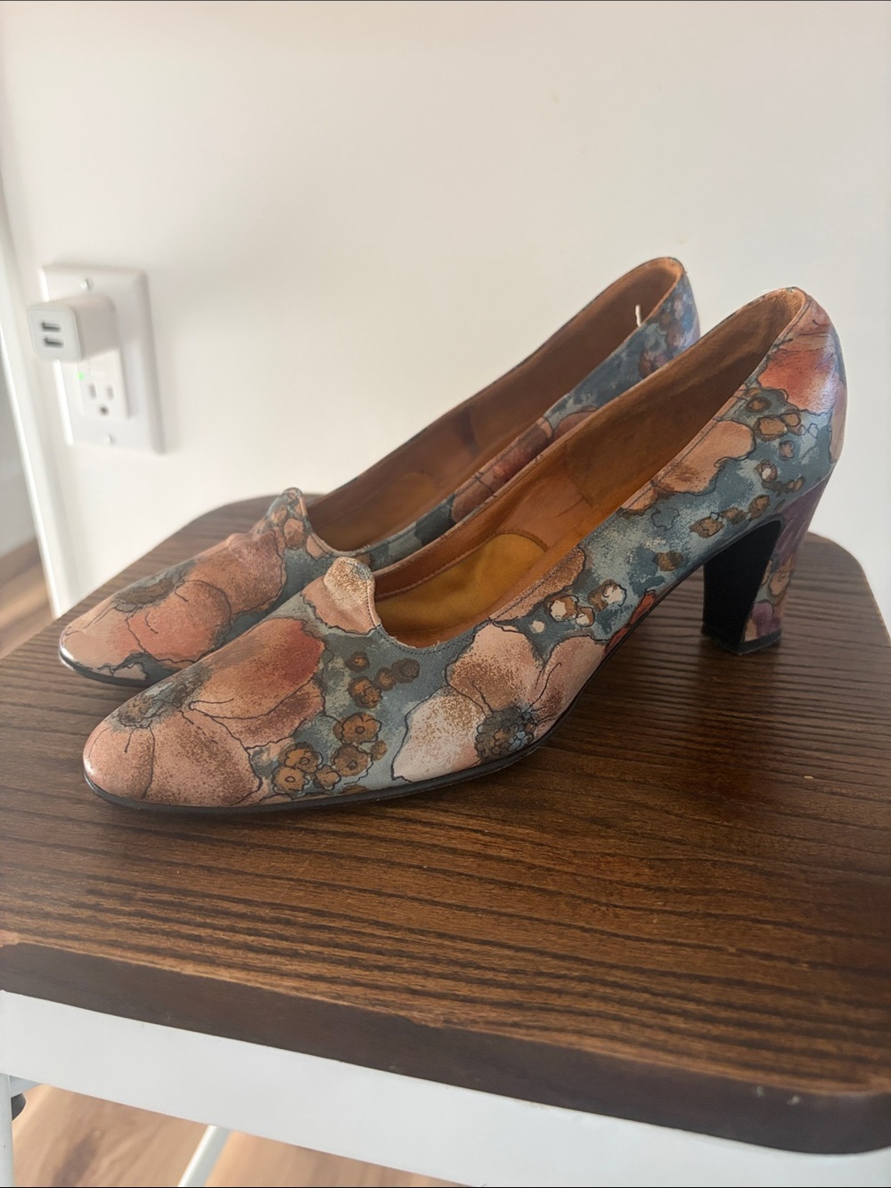 Vintage 60s 70s Ferantino Floral Pumps Block Mod Boho Size 8 Narrow